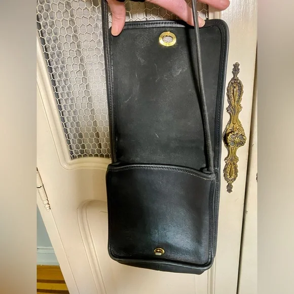 Vintage Coach Black Leather Turn Key Crossbody Bag - Picture 3 of 7